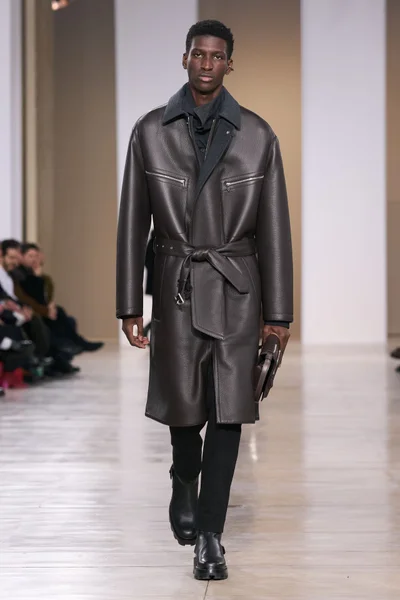 Look 30